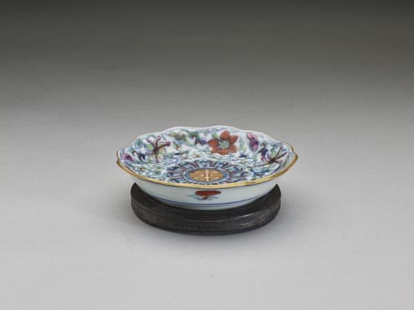 鬥彩花卉紋花口碟