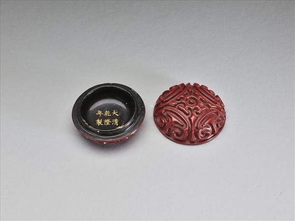 剔犀如意雲紋圓盒