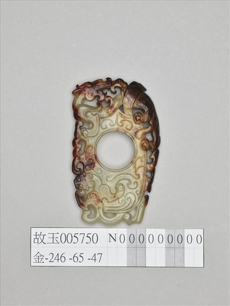 玉龍鳳紋韘形佩