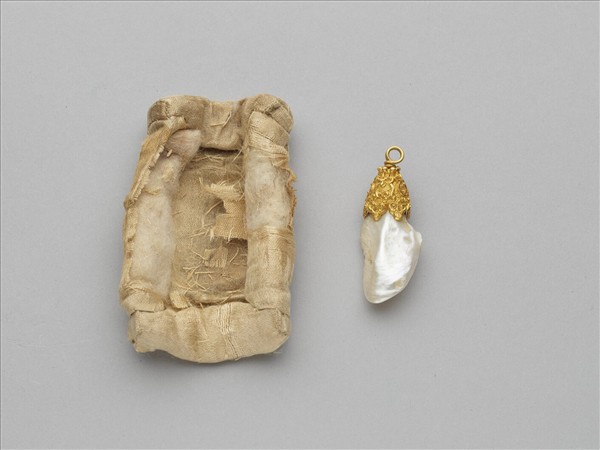 鍍金鑲蚌珠墜子