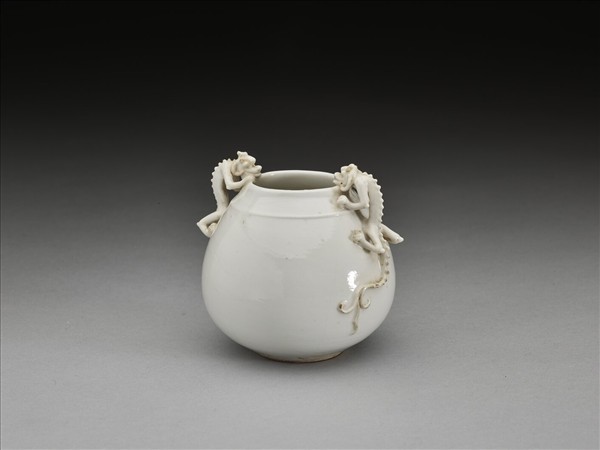 甜白釉雙龍耳瓷尊