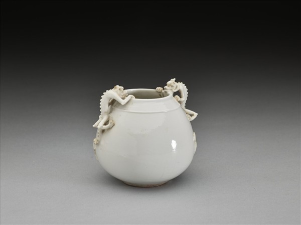 甜白釉雙龍耳瓷尊