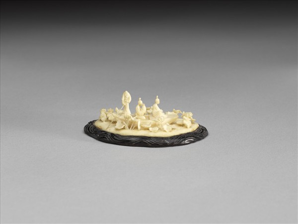 象牙雕採蓮小景