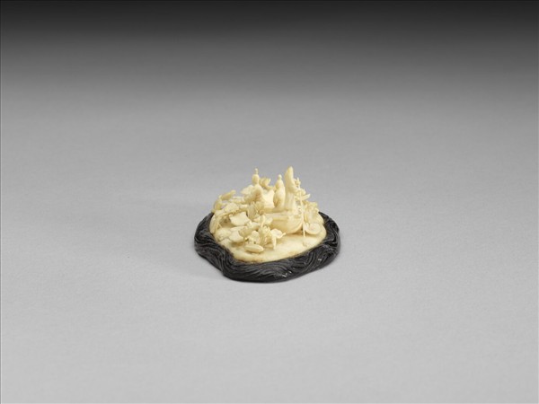 象牙雕採蓮小景