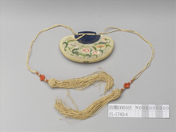 象牙雕花卉荷包