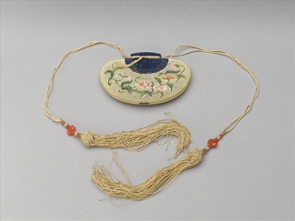 象牙雕花卉荷包