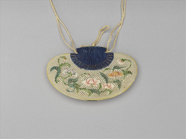 象牙雕花卉荷包