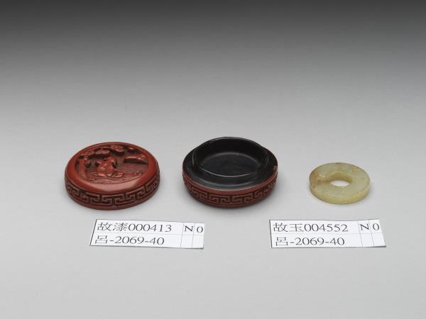 剔紅松下撫琴圓盒