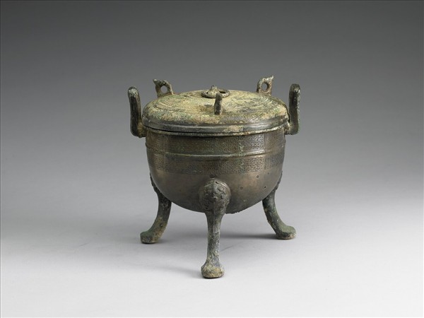 蟠虺紋鼎