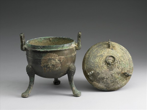 蟠虺紋鼎