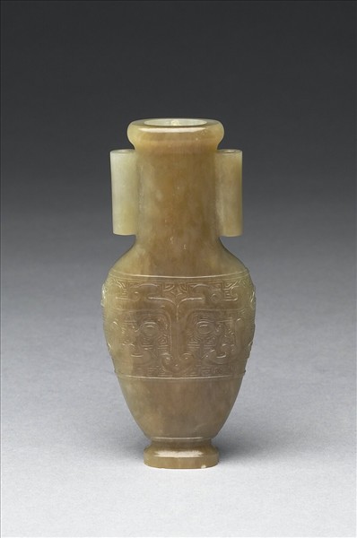 玉獸面紋貫耳瓶