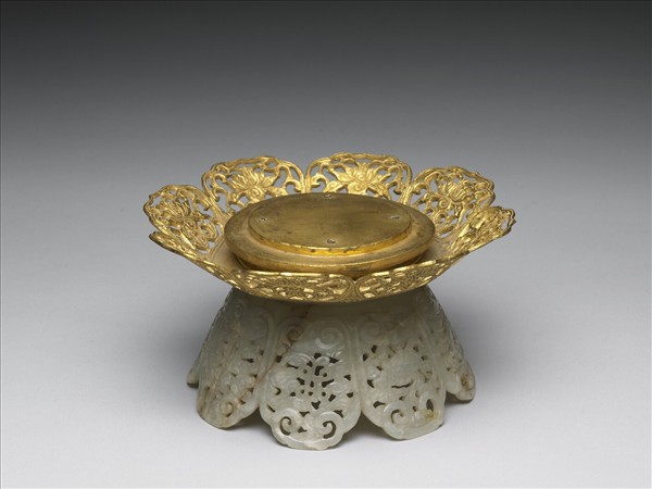 鏤空八寶番蓮紋銅玉托