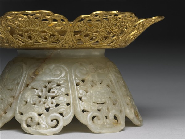 鏤空八寶番蓮紋銅玉托