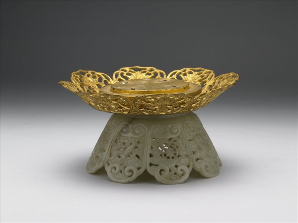 鏤空八寶番蓮紋銅玉托