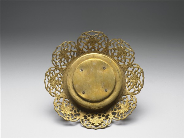 鏤空八寶番蓮紋銅玉托