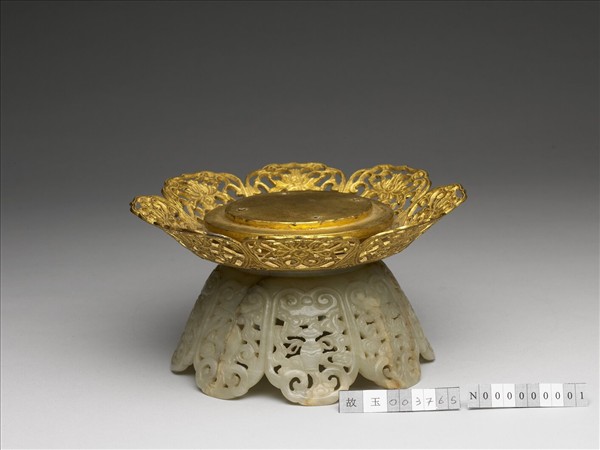 鏤空八寶番蓮紋銅玉托