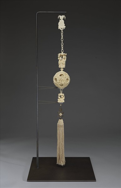 象牙雕鏤空人物套球