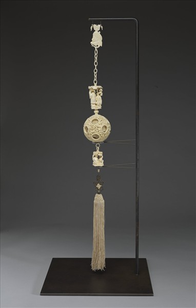 象牙雕鏤空人物套球