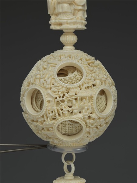 象牙雕鏤空人物套球