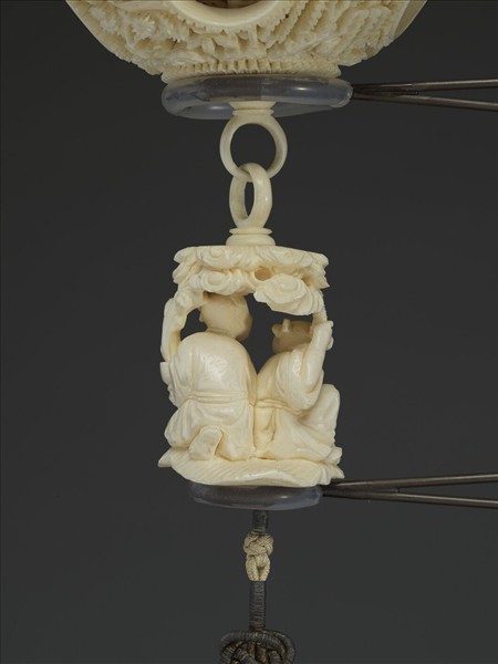 象牙雕鏤空人物套球