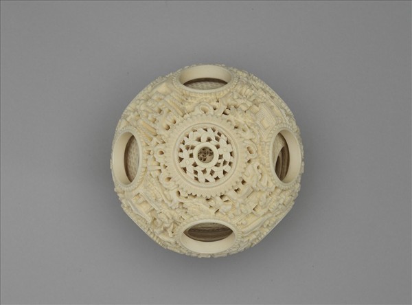 象牙雕鏤空人物套球