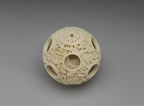 象牙雕鏤空人物套球