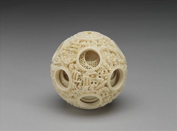 象牙雕鏤空人物套球