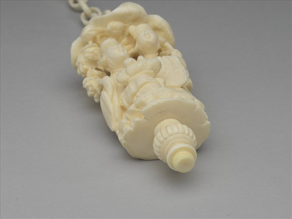 象牙雕鏤空人物套球