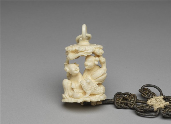 象牙雕鏤空人物套球