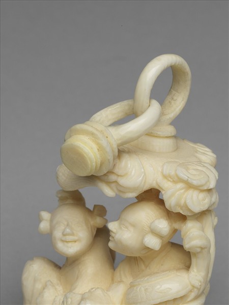 象牙雕鏤空人物套球