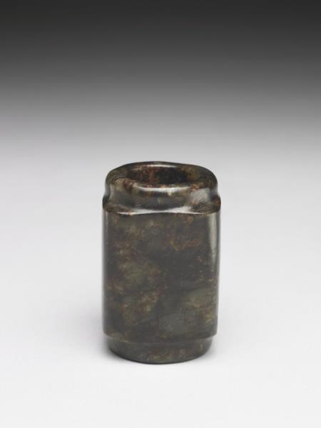 玉琮（染色及射口改磨）