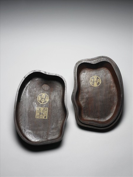 紫檀嵌雙螭紋玉璧木盒