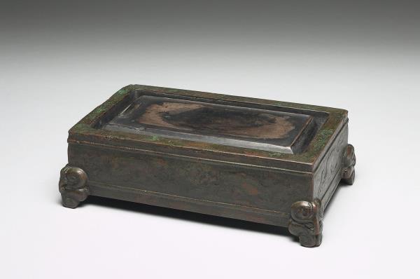 Inkstone in shiqu pattern - National Palace Museum