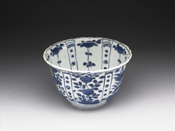 青花花卉紋碗