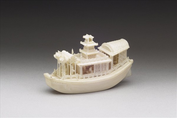 象牙雕人物小舟