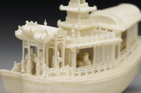 象牙雕人物小舟