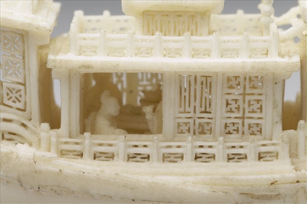 象牙雕人物小舟