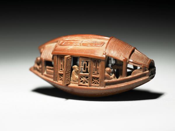 雕橄欖核舟（底刻「後赤壁賦」全文）