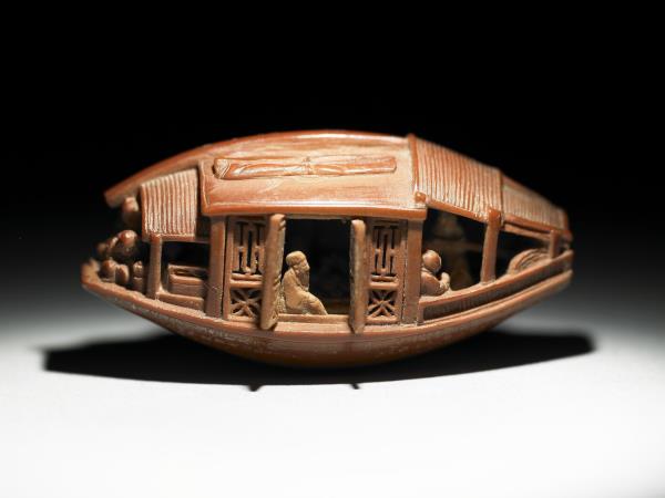 雕橄欖核舟（底刻「後赤壁賦」全文）