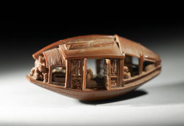 雕橄欖核舟（底刻「後赤壁賦」全文）