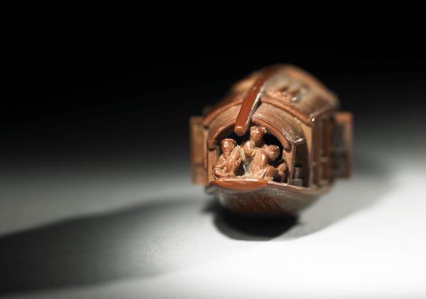 雕橄欖核舟（底刻「後赤壁賦」全文）