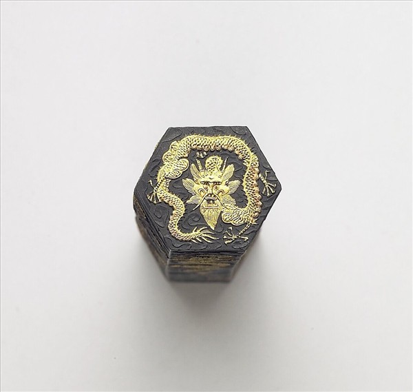 龍紋六角墨