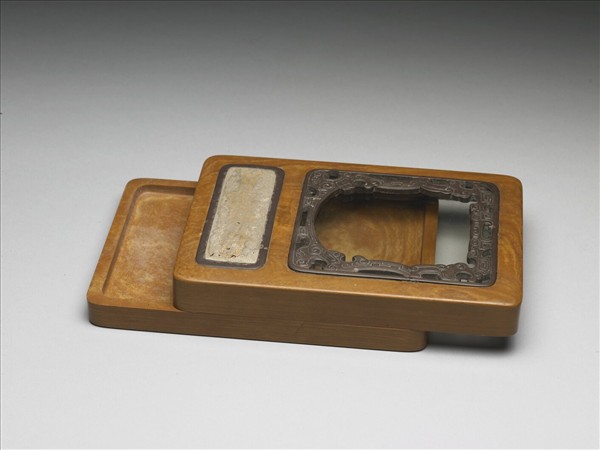 松花石鑲魚化石嵌玻璃硯盒