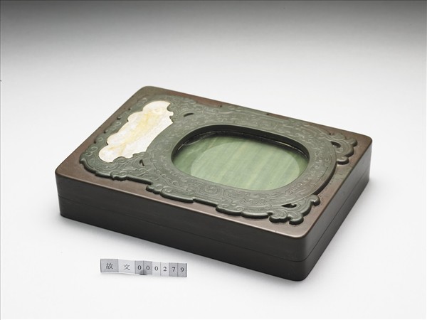 松花石嵌魚化石夔龍硯