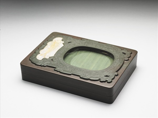 松花石嵌魚化石夔龍硯