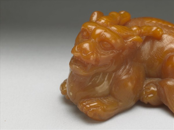 田黃石異獸書鎮