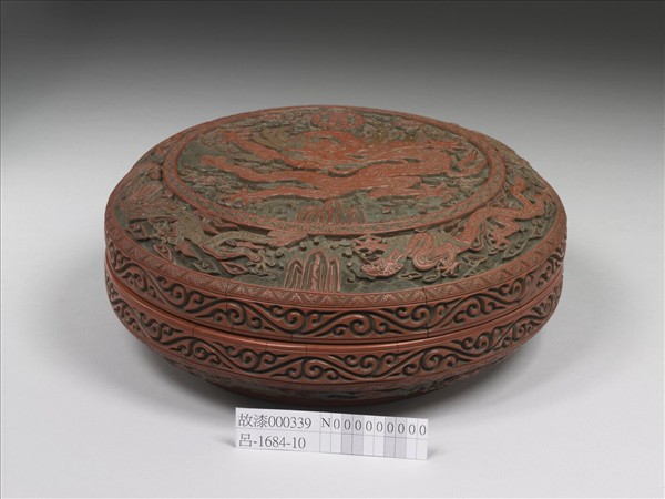 剔彩雲龍紋圓盒