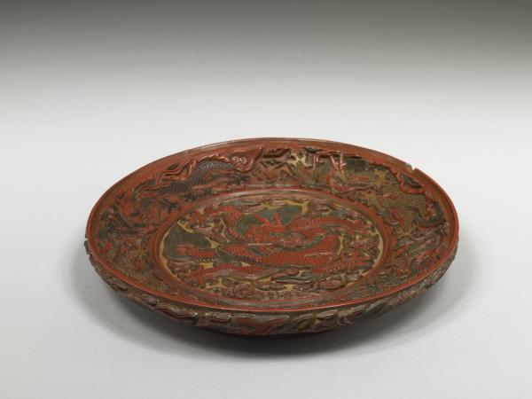 剔彩漆九龍圓盤