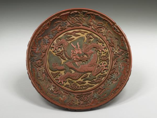 剔彩漆九龍圓盤