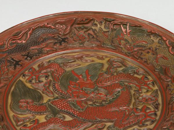 剔彩漆九龍圓盤